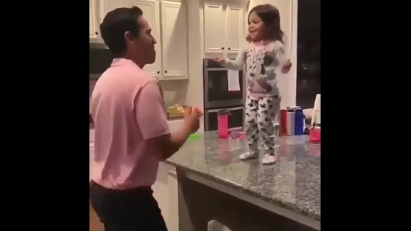 Женские хитрости девочка танцует