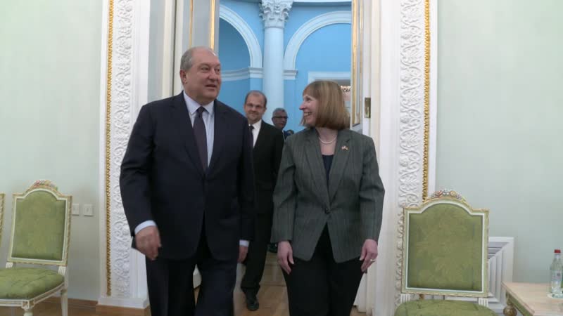 Նախագահ սարգսյանին հավատարմագրերն է հանձնել հայաստանում ամն նորանշանակ դեսպան լին թրեյսին