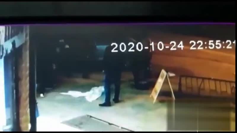 На кубани десять мужчин избили и догола раздели семейную пару