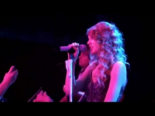 Taylor swift back to december (live at salle wagram, paris 2010)