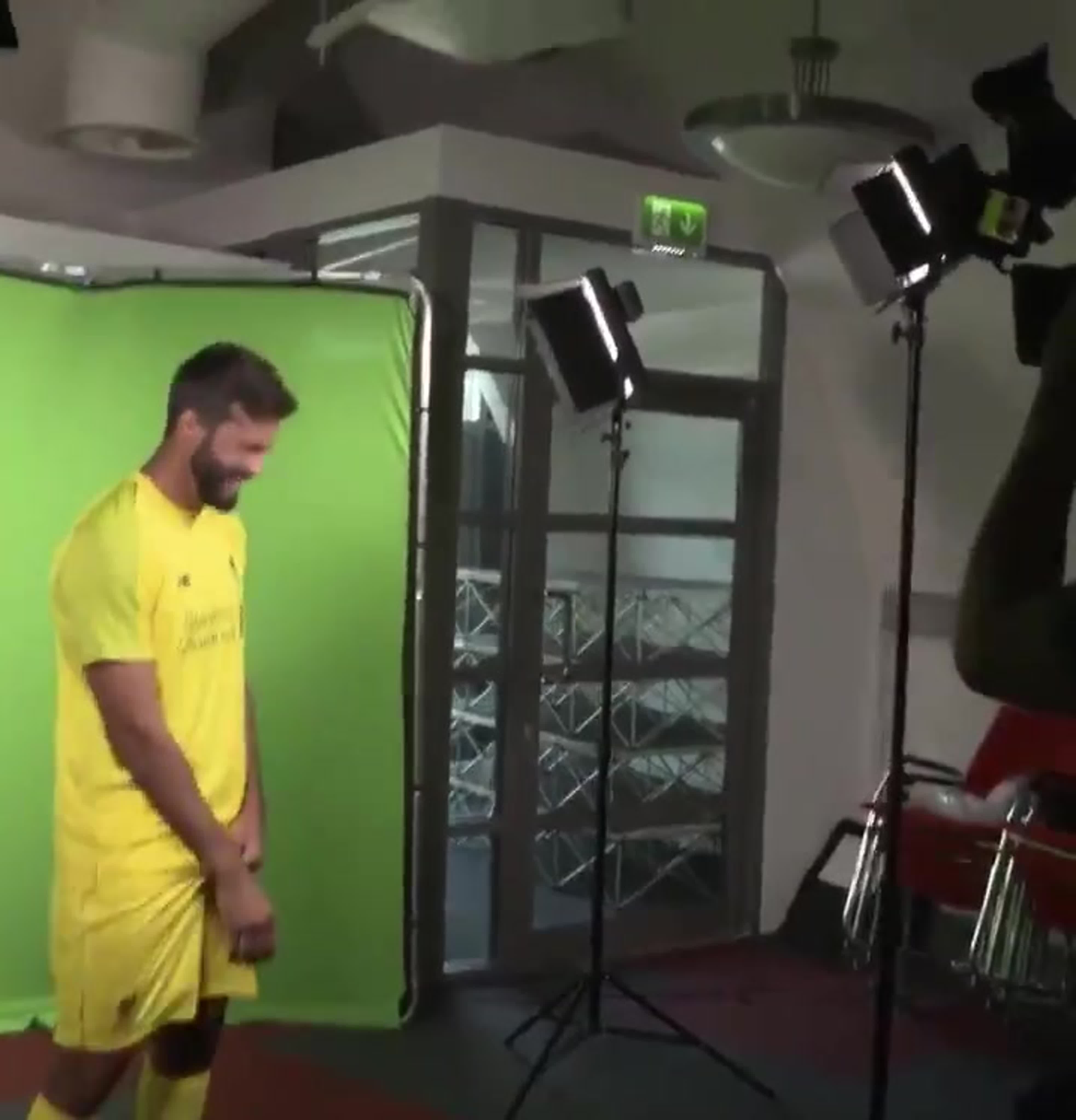 Alisson bulge grab watch online