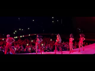 Ariana grande break up with your girlfriend, i'm bored (live at sweetener world tour, boston)