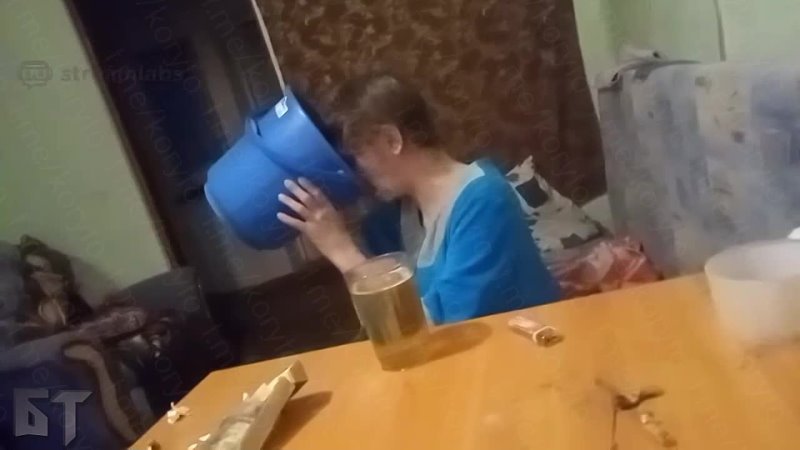 Жена пьет мочу мужа видео