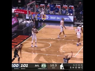 Голым танцует румбу