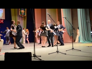 Школьницы выпуск 2013 под юбками