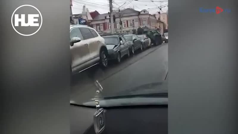 В курске в аварию попали два бтр и несколько машин