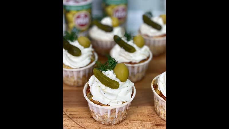 Сырные капкейки (ингредиенты указаны в описании видео)