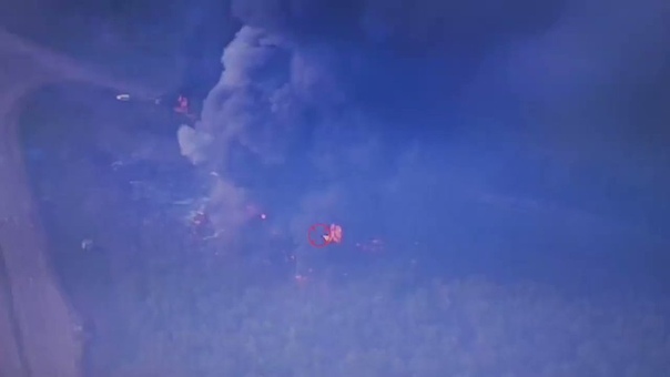 Уничтожение под изюмом колонны снабжения войск рф попало на видео (1)