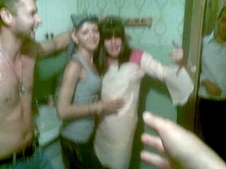 Девочки в квартире 3 минуты, зашли в гости, видим первый раз