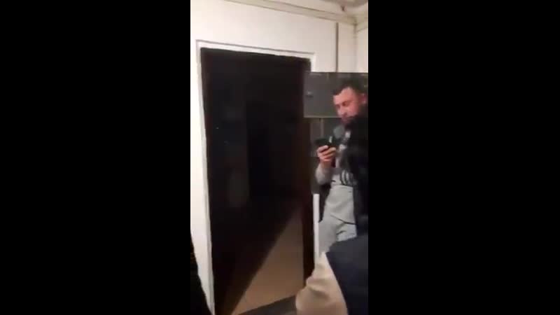 В киеве мужик расстрелял соседей из калаша, которые пришли выяснить зачем мужчина ворует