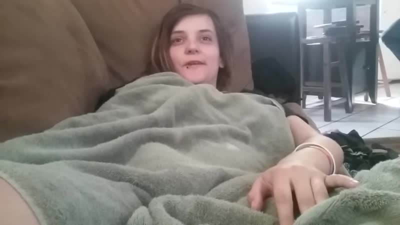 Брат с сестрой получают кайф от того что их могут спалить