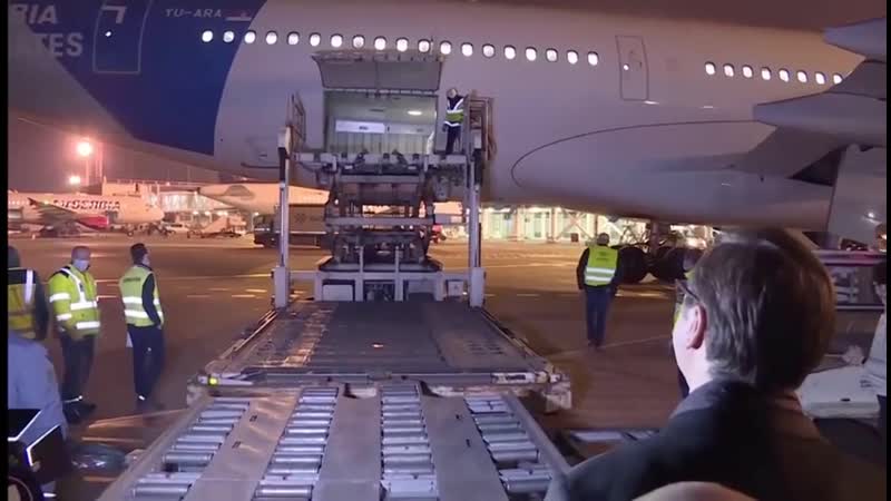 Президент сербии александр вучич приехал в аэропорт встречать новую партию вакцины "спутник v