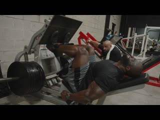 Fouad abiad & samson dauda train legs