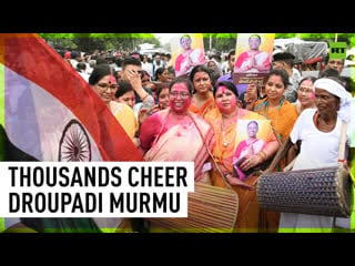 Crowds celebrate as droupadi murmu takes oath as india's new president