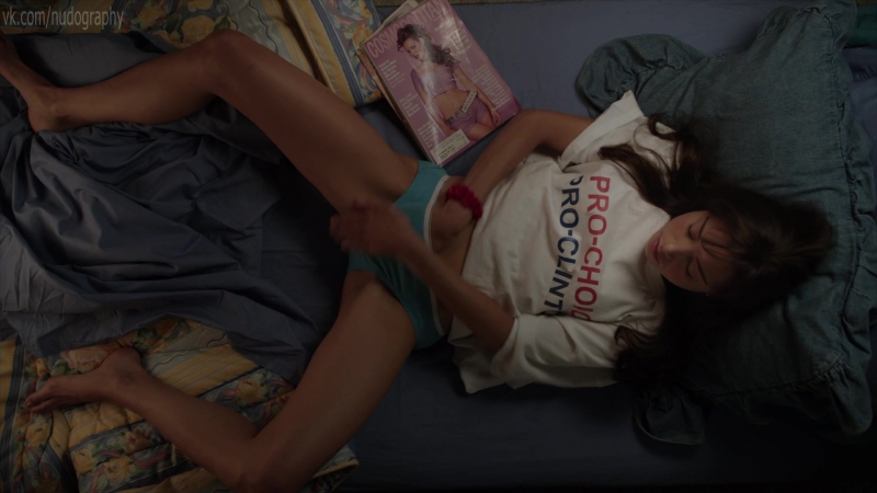 Обри плаза (aubrey plaza) мастурбирует в фильме "с кем переспать?!!" (the to do list, 2013, мэгги кэри) 360p