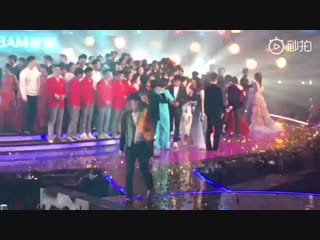 [fancam] 181231 dragon tv's new year eve concert @ ztao