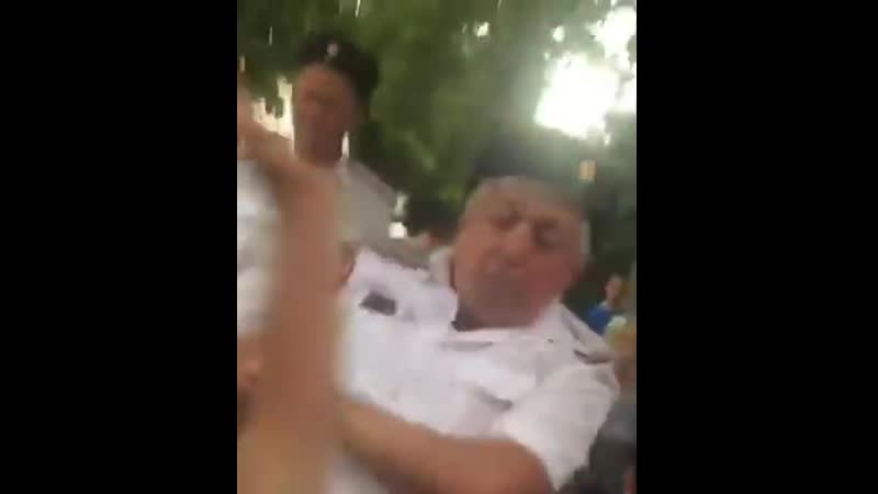 День города геленджик турист попросил кубанских казаков сфотографироваться с ним казаки