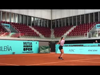 Buenos días madrid! ️ @vika7 is already training at la caja mágica! mmopen