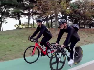 Jaemjen bike riding \\ 191130