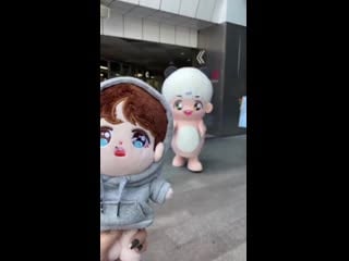 Ah this is the cutest!! kyoong doll met baby kyoong outside coex and look how excited it g