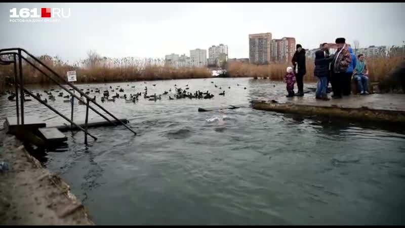 Девушка купается на сурб хаче