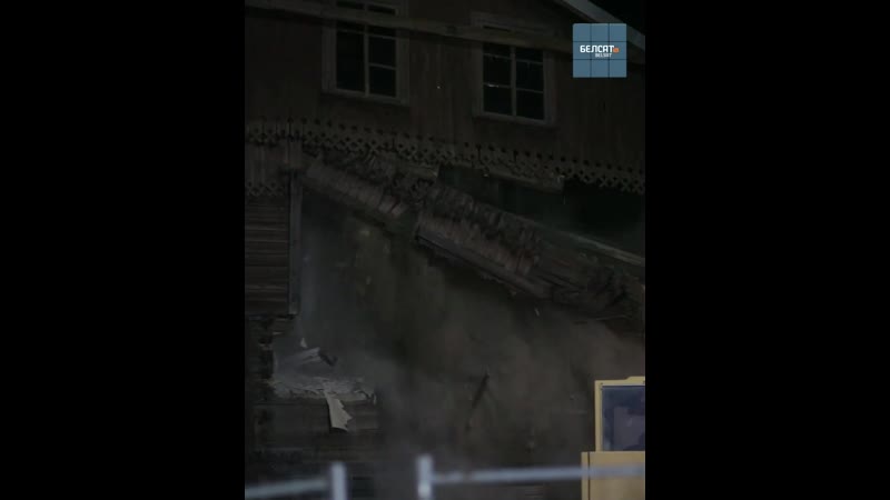 У горадні знеслі чарговую пярліну драўлянай архітэктуры