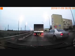 Обочечник жестко поплатился за невнимательность