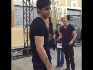 Мюттью даддарио умеет обращаться с мечом