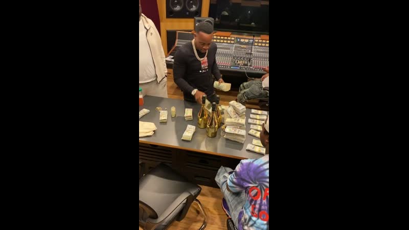 Yo gotti вручает $750,000 новому подписанту его лейбла