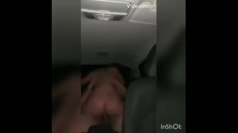 Çıtır kızı arabanın içinde sikiyor