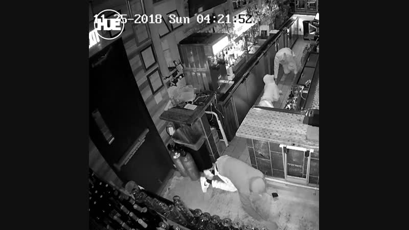 В штатах воры ограбили ресторан ползком