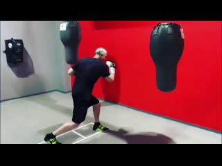 «удар кием» (свинг снизу)