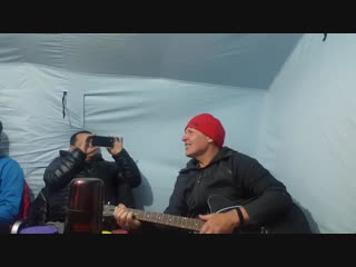 Альпинисты на эвересте поют песню про таганай