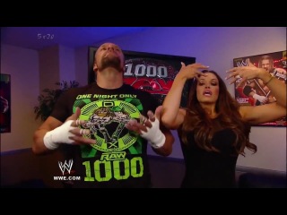 Lita and trish stratus reunite backstage at raw 1000