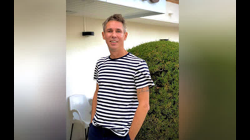 "молодые тоже голые" панин прогулялся по улице без трусов