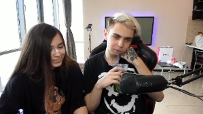 [twitch girls] юечка, мокривский и злой, последний стрим в киеве yuuechka поцеловала рому