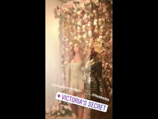 Video de josephine skriver e elsa divulgando a nova fragrância da vs