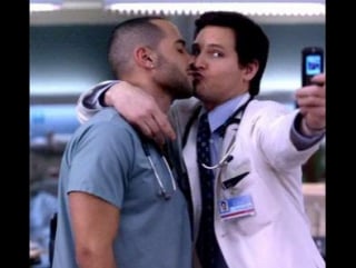 Nurse jackie dr cooper (peter facinelli) and mo mo gay kiss