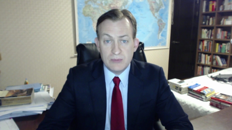 Интервью на би би си прервали неожиданные гости