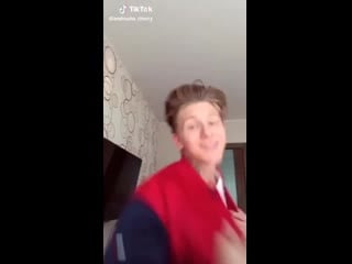 Пацан разрывает tiktok под makf девочка со вписки (480p) mp4