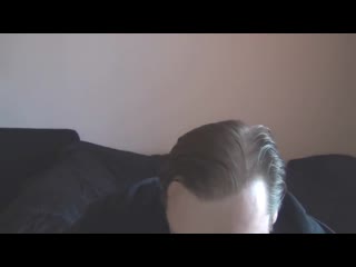 Обжор на курицу с макаронами и две видеокамеры