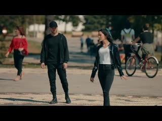 Nehir i̇le yamaç dans ediyor