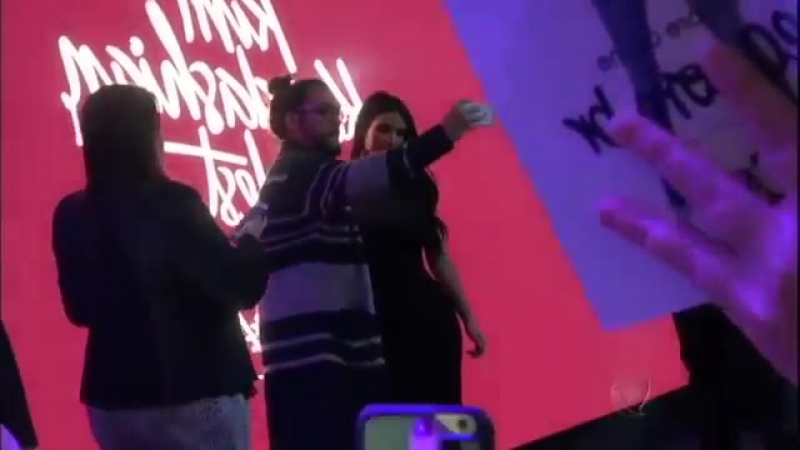 Domingo espetacular 17 05 2015 kim kardashian e valesca popozuda se encontram no brasil