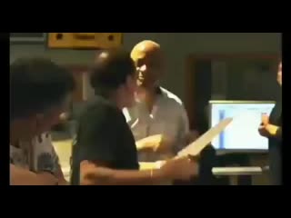 Sin sonido ya que por derecho de autor no dejan pero en en mp4