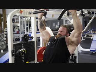 Seth feroce trains chest