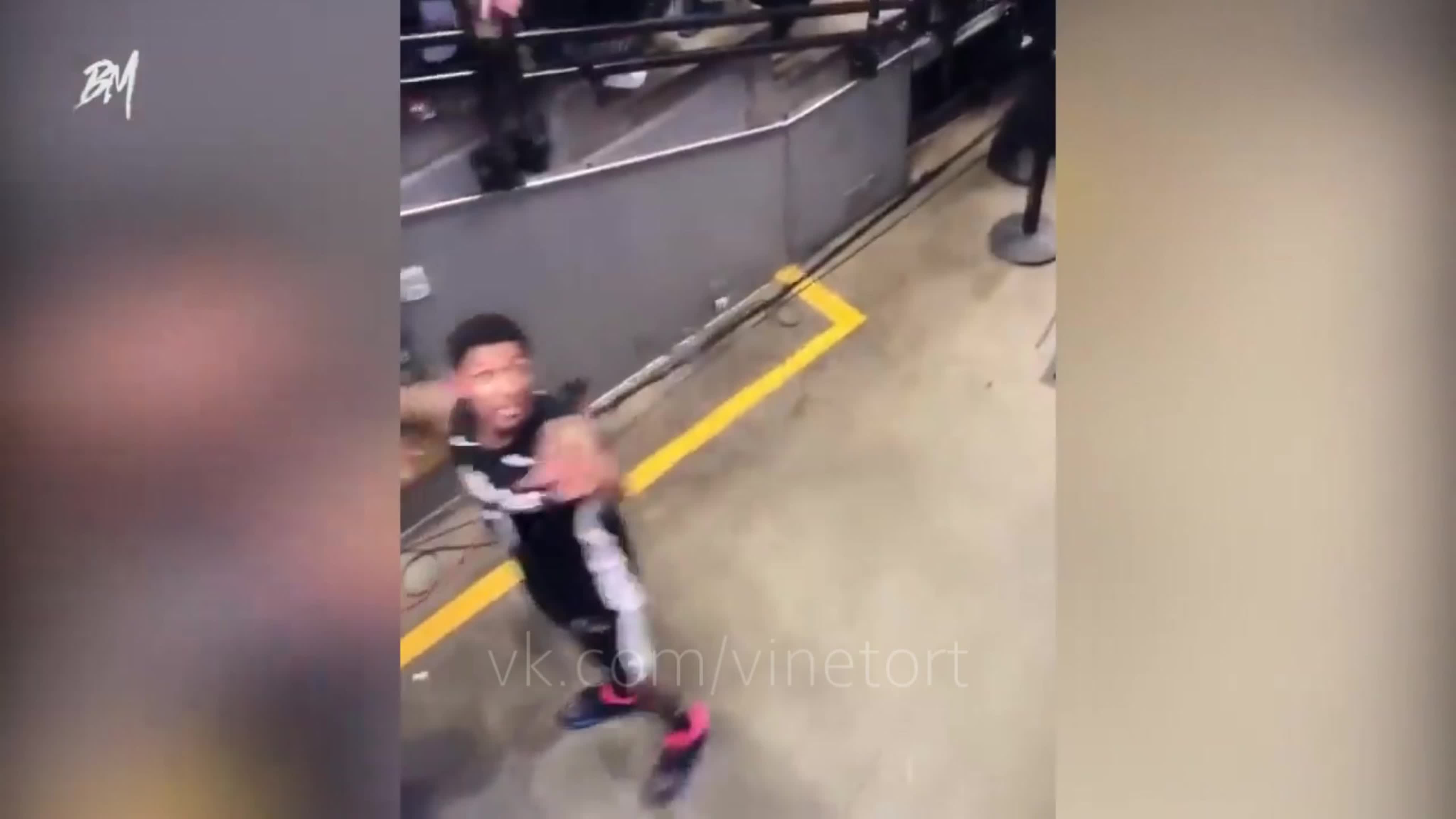 Вы только посмотрите на его лицо watch online