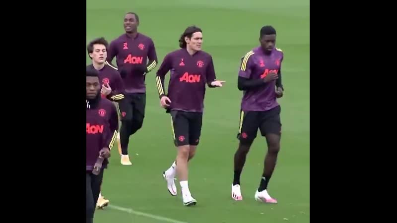 Edinson cavani giving axel tuanzebe some tips before manchester united’s win over psg ️