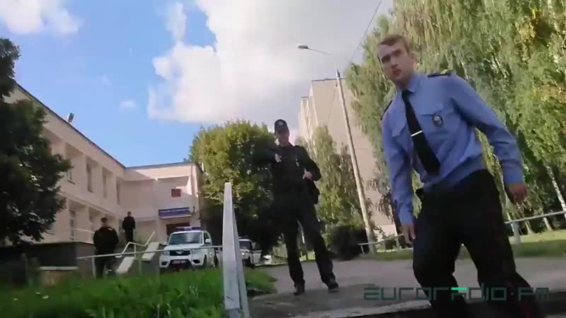 Милиционер напал на гражданина и порвал одежду минск беларусь