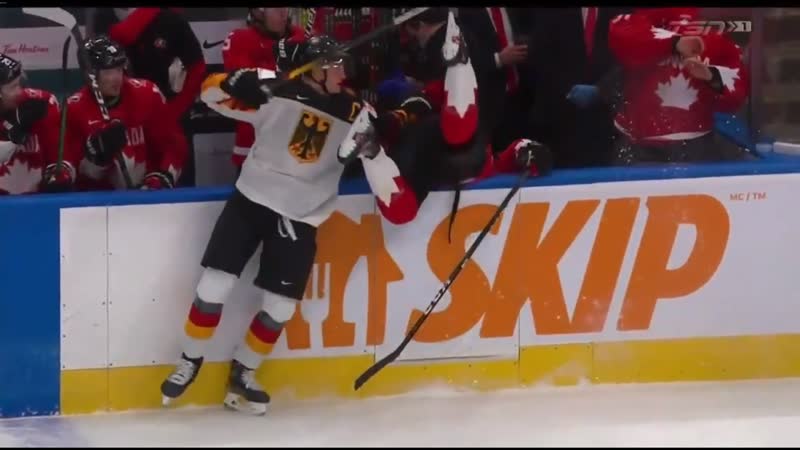 Sens prospect tim stützle sending avs prospect bowen byram for a line change at the #worldjuniors