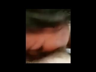 Шалава заглатывает член / шкура,шлюха,минет,анал,целка,сперма,киска,домашка,порно,мжм
